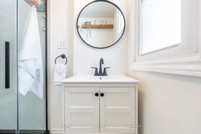 Additional image 28 of 45 Barons Ave