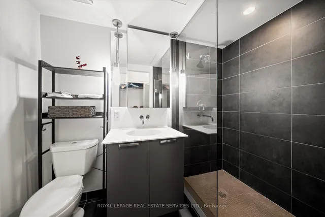 Additional image 25 of 95 Bathurst St Unit 221