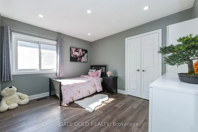 Additional image 30 of 23 HARTFORD Tr