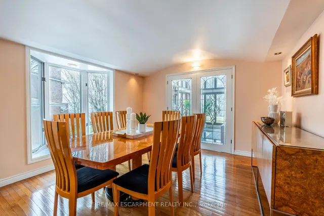 Additional image 14 of 887 MONTGOMERY Dr