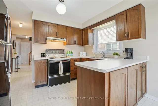 Additional image 9 of 789 Hawkins Cres