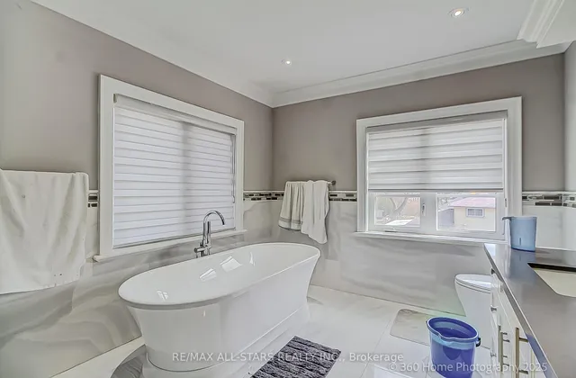 Additional image 24 of 159 Harewood Ave