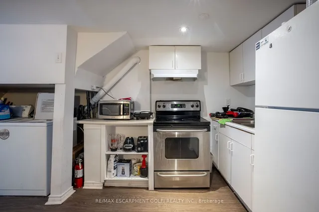 Additional image 20 of 86 Whitney Ave