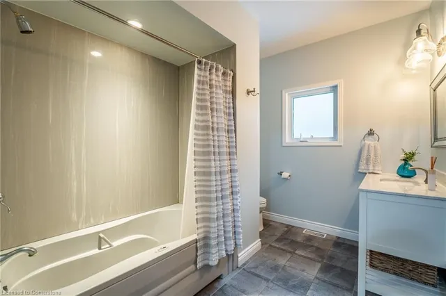 Additional image 23 of 715 Robson Rd