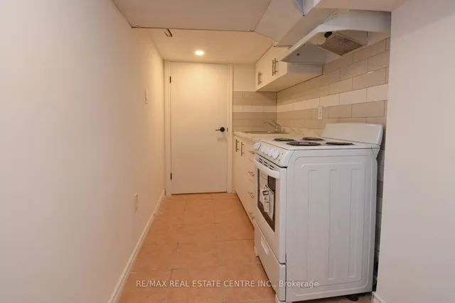 Additional image 23 of 14 Graham Ave