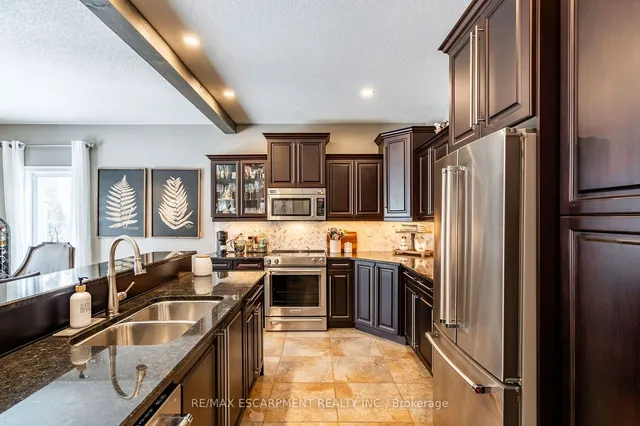 Additional image 17 of 80 Commando Crt