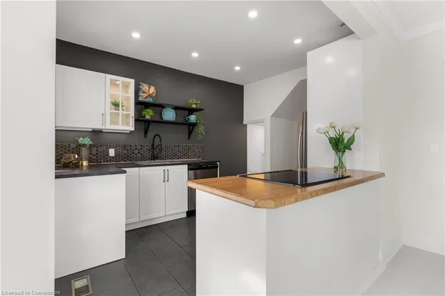 Additional image 20 of 152 Balmoral Ave