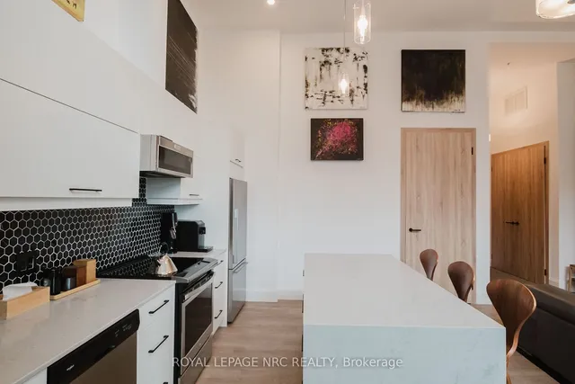 Additional image 15 of 118 King St Unit LPH13