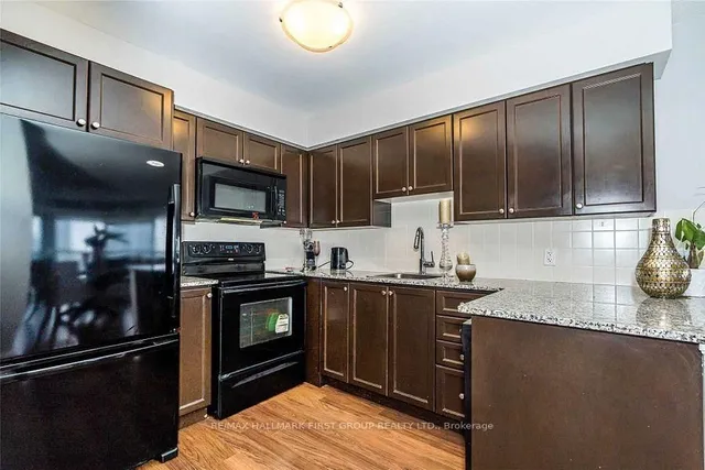 Additional image 8 of 125 Village Green Sq Unit 1409