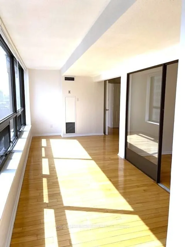 Additional image 17 of 62 Wellesley St Unit 1605