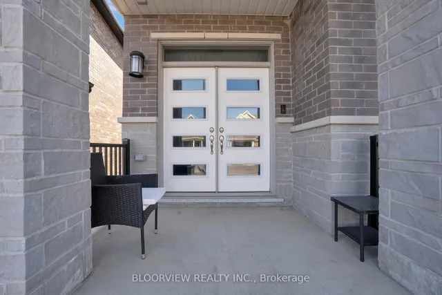 Additional image 3 of 594 Queen Mary Dr