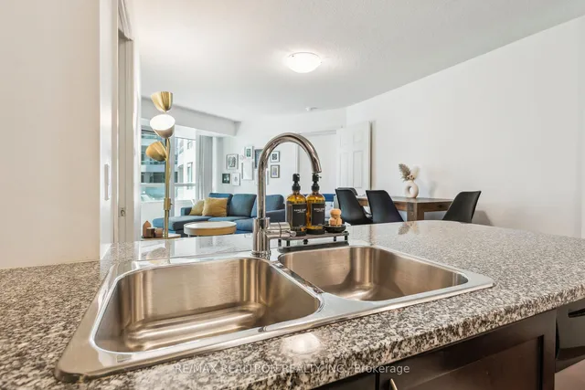 Additional image 20 of 19 Grand Trunk Cres Unit 1215