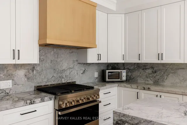 Additional image 23 of 233 MacPherson Ave