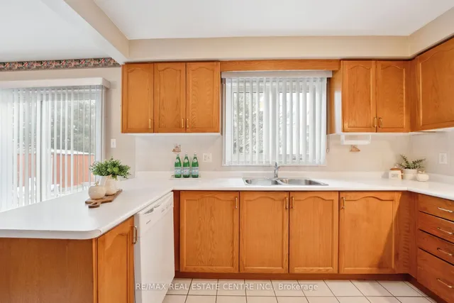 Additional image 15 of 56 Canarvan Crt