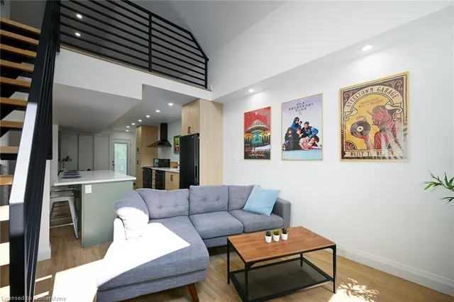 Additional image 39 of 198 Dundurn St