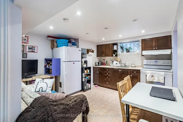 Additional image 38 of 41 Rusholme Dr