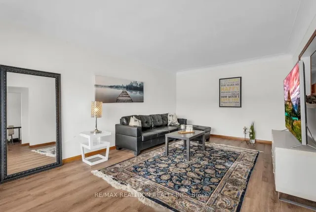 Additional image 10 of 51 Robroy Ave