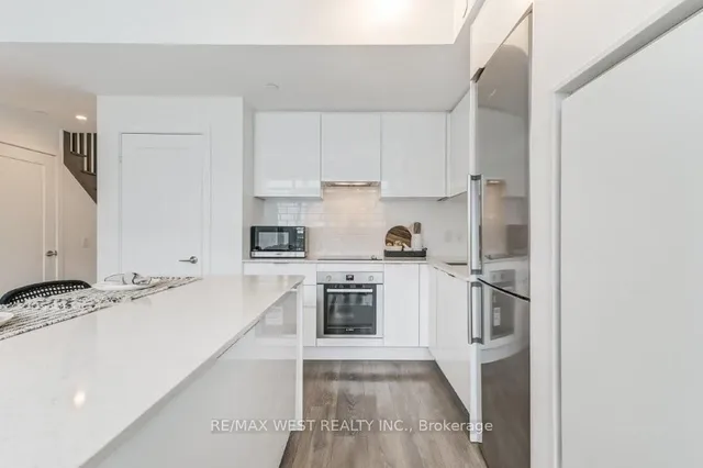 Additional image 13 of 120 Parliament St Unit Th105