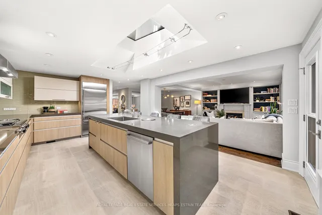 Additional image 8 of 301 Bessborough Dr