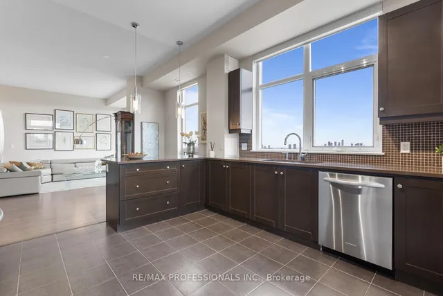 Additional image 4 of 1135 Royal York Rd Unit 1203