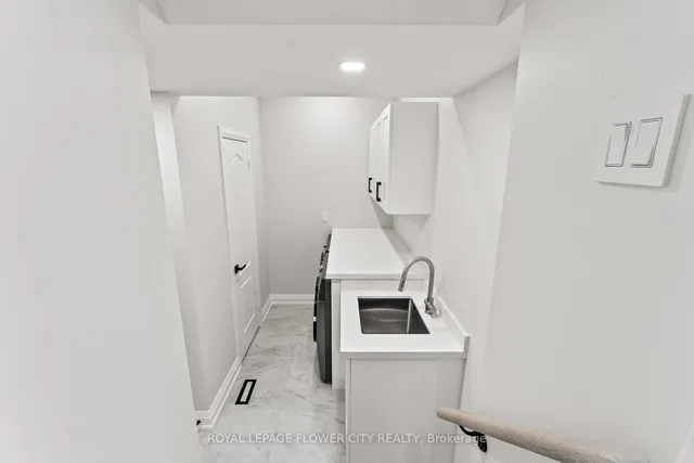 Additional image 22 of 43 Polonia Ave