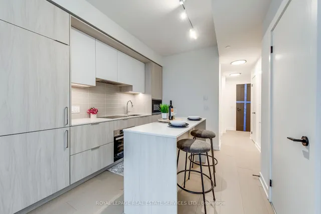 Additional image 9 of 123 Portland St Unit 1004