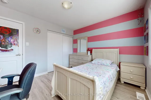 Additional image 29 of 125 Vanhorne Clse