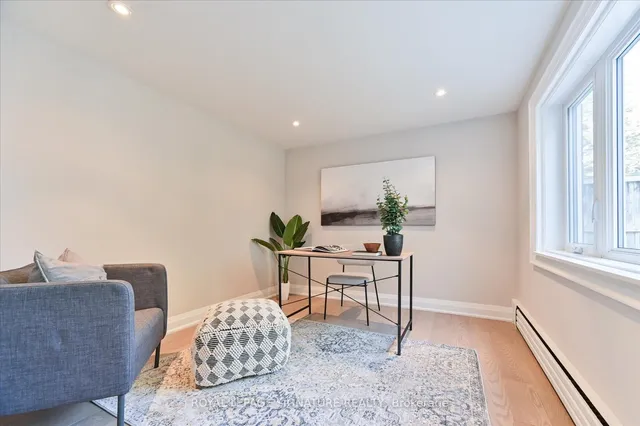 Additional image 21 of 11 Comet Crt