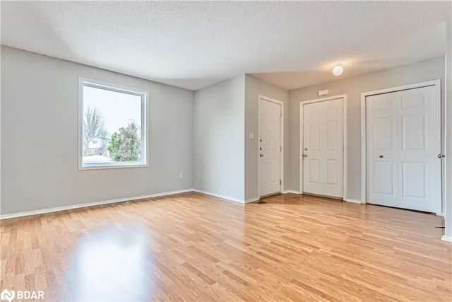 Additional image 4 of 18 Jena Crt