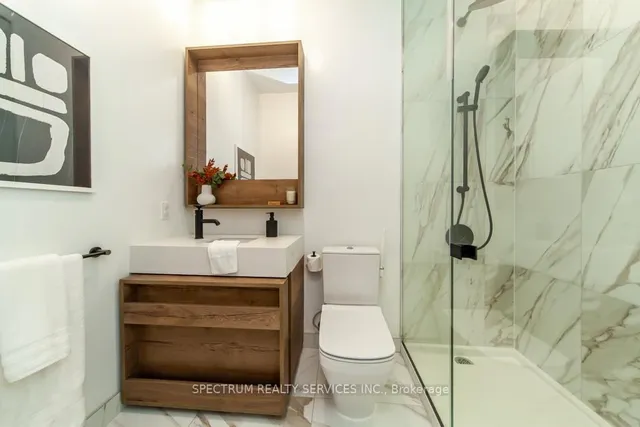 Additional image 39 of 505 Richmond St Unit 424