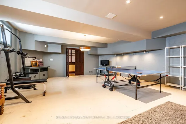 Additional image 35 of 76 Oak Ave