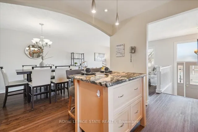 Additional image 18 of 43 Yorkdale Cres