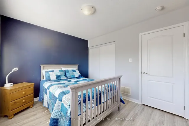 Additional image 27 of 125 Vanhorne Clse