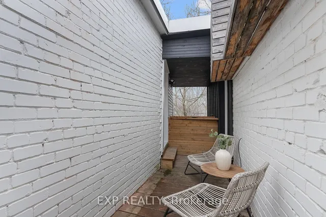 Additional image 20 of 2555 Dundas St