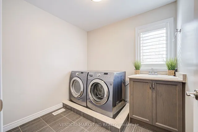 Additional image 24 of 119 Hazelton Ave