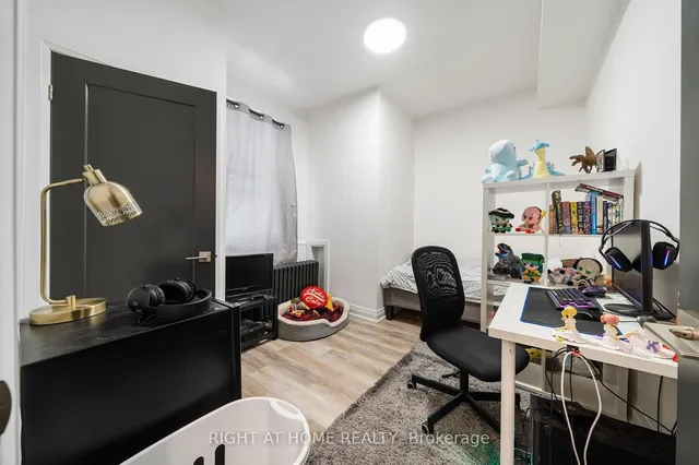 Additional image 18 of 132 Holton Ave