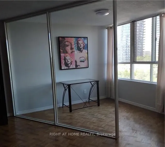 Additional image 2 of 3700 KANEFF Cres Unit 809