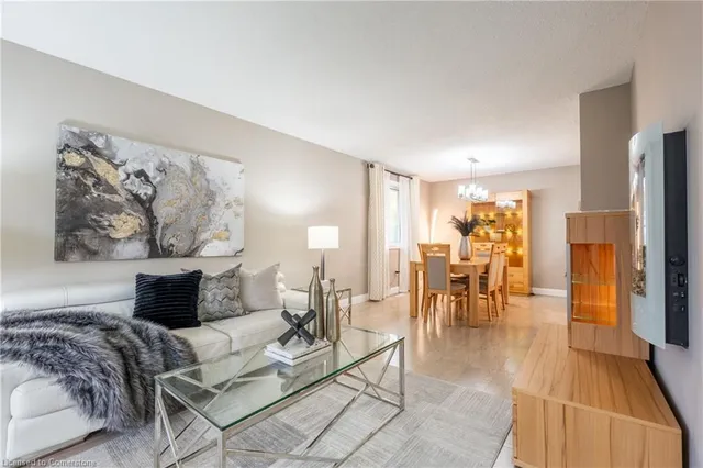 Additional image 7 of 46 Vesper Crt