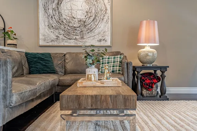 Additional image 19 of 80 Commando Crt