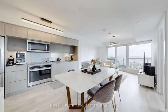 585 Bloor St Unit 2418