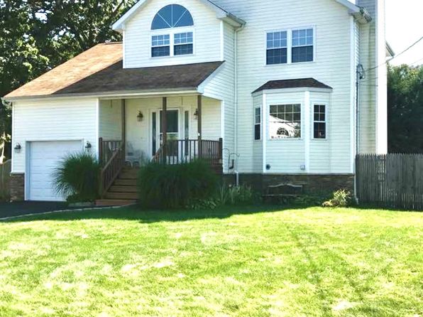 44 Westminster Drive, Shirley, NY 11967