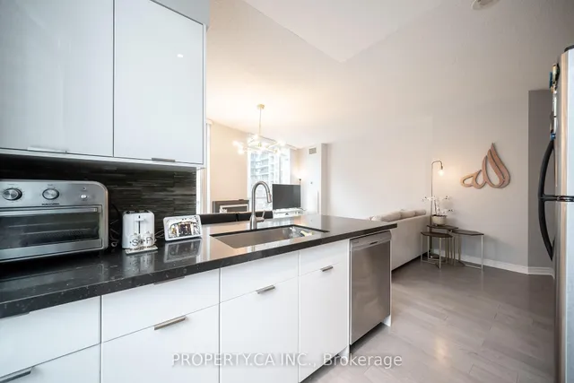 Additional image 10 of 219 Fort York Blvd Unit 203