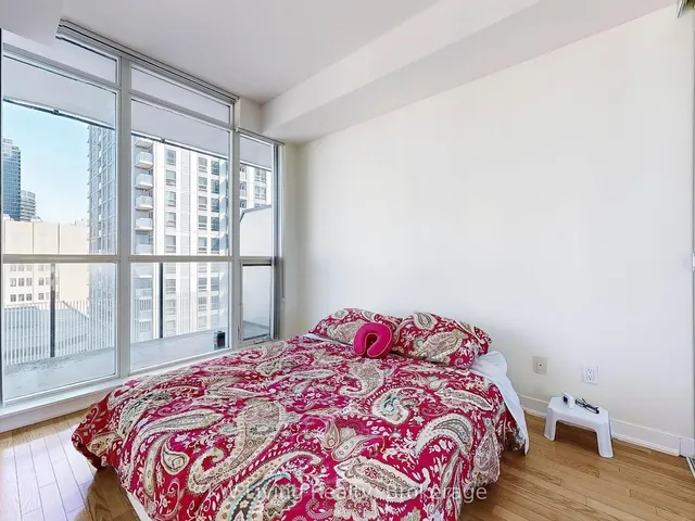 Additional image 4 of 770 Bay St Unit 1403