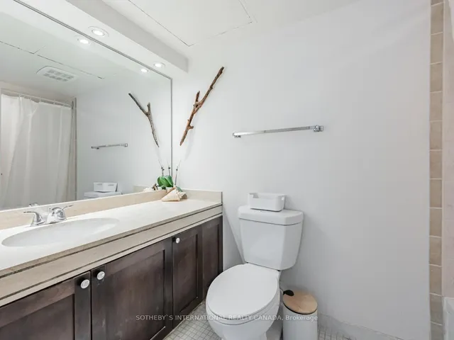 Additional image 24 of 65 Harbour Sq Unit 2204