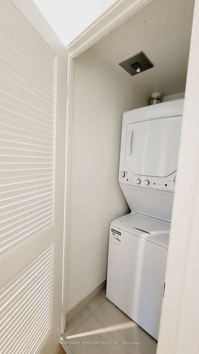 Additional image 20 of 25 Richmond St Unit 1703