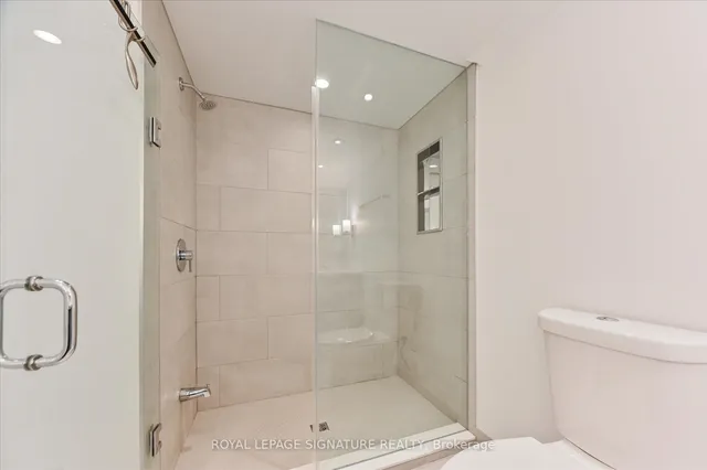 Additional image 24 of 11 Comet Crt