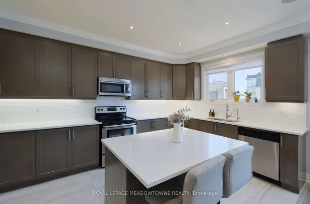 Additional image 11 of 3035 Creekshore Common N/A