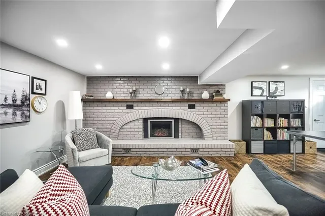 Additional image 21 of 41 Felker Cres