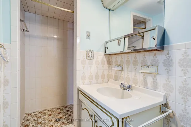 Additional image 24 of 38 Brawley Ave