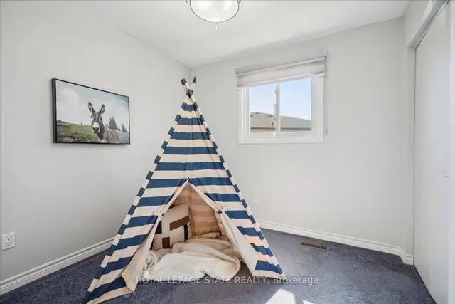 Additional image 23 of 43 Yorkdale Cres